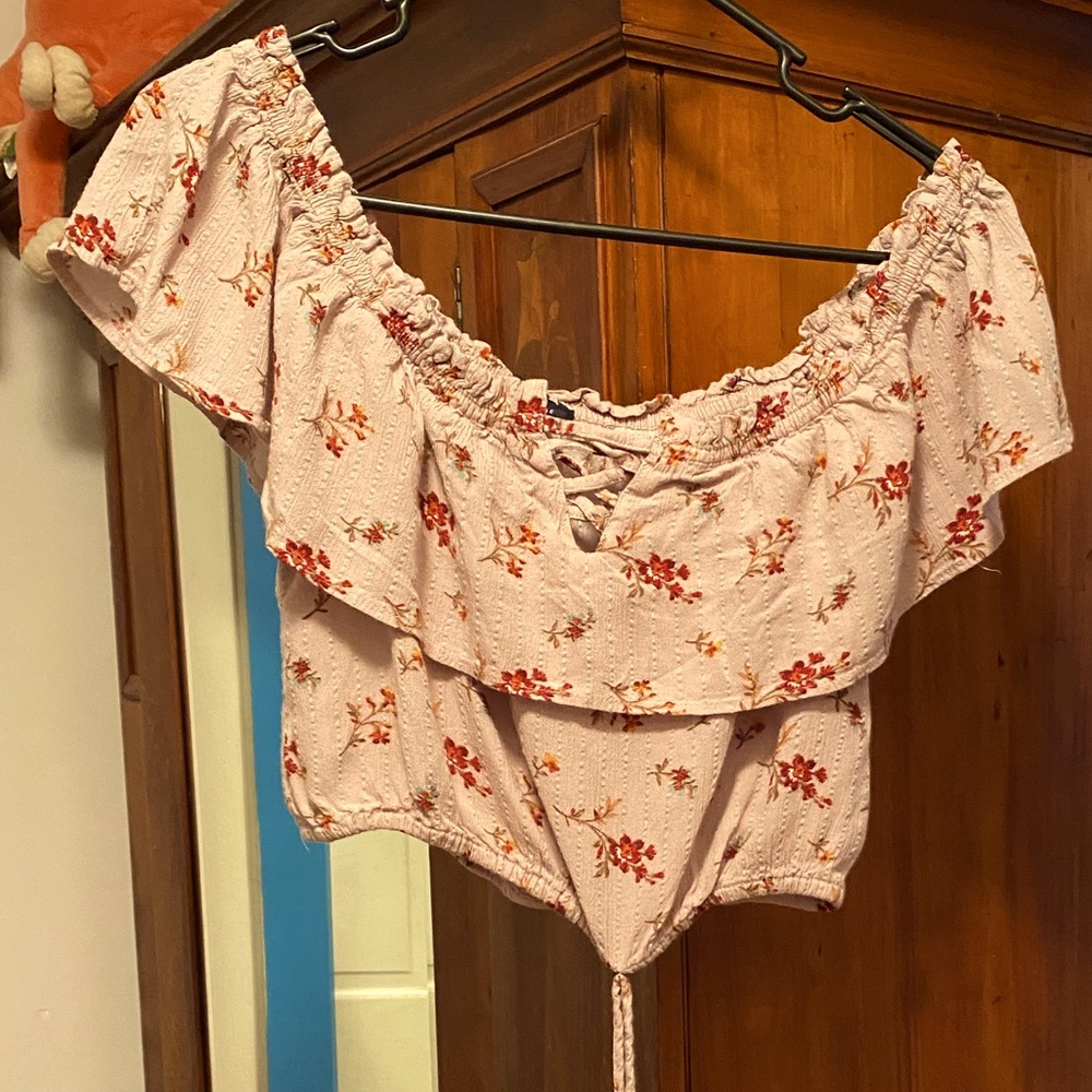 American Eagle crop top cream floral